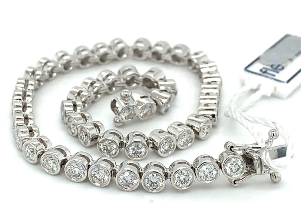 4.06ct round brilliant cut diamond rubover tennis bracelet, 18kt white gold, G/H colour, SI clarity