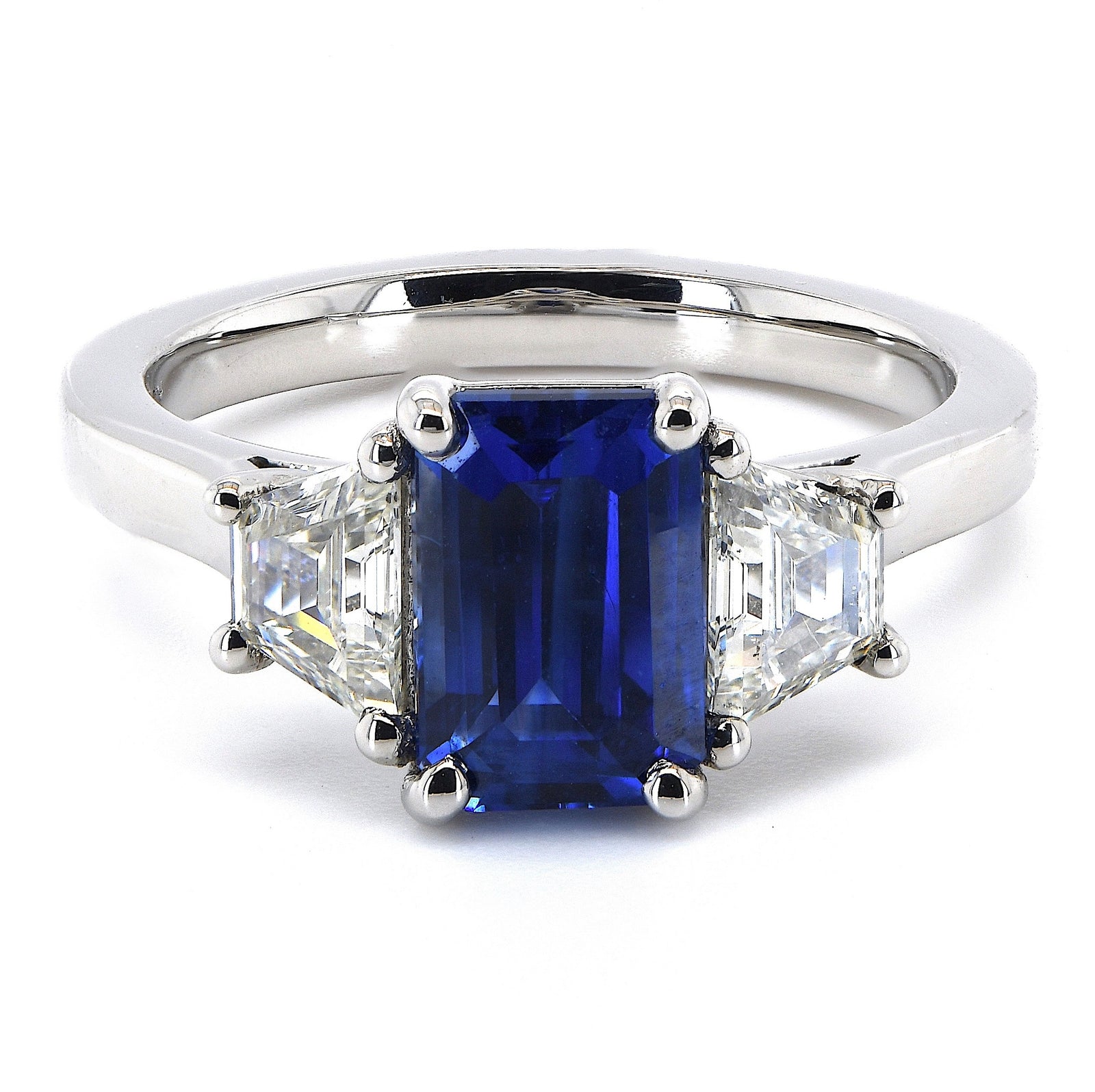 2.87ct Ceylon sapphire & diamond trilogy ring, platinum. WGI certified