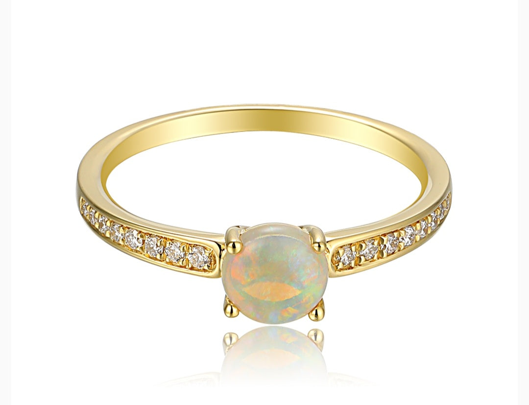 0.48ct opal & diamond ring. 18ct yellow gold