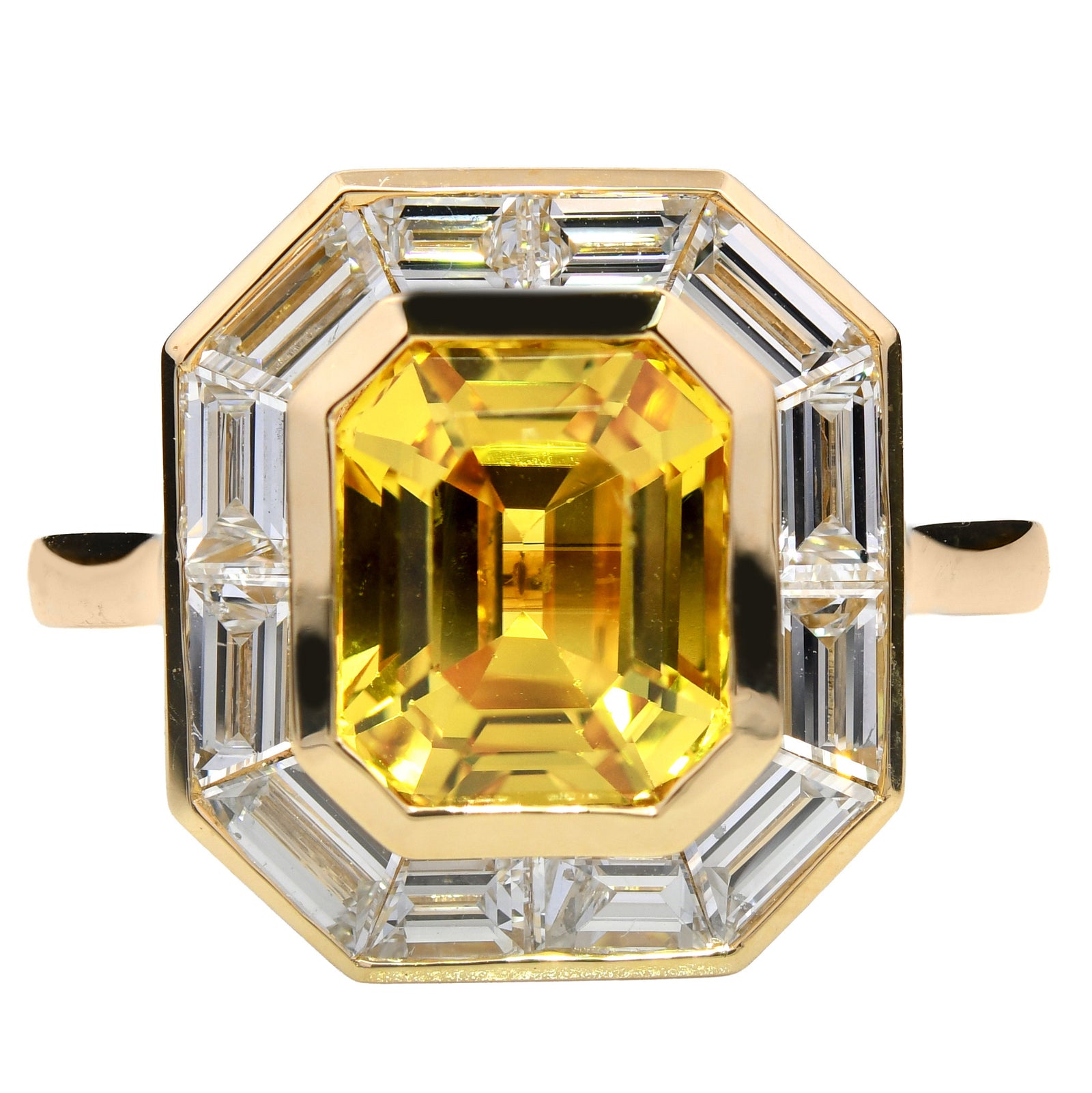 4.31ct yellow sapphire & natural diamond ring set in 18ct yellow gold. WGI certified