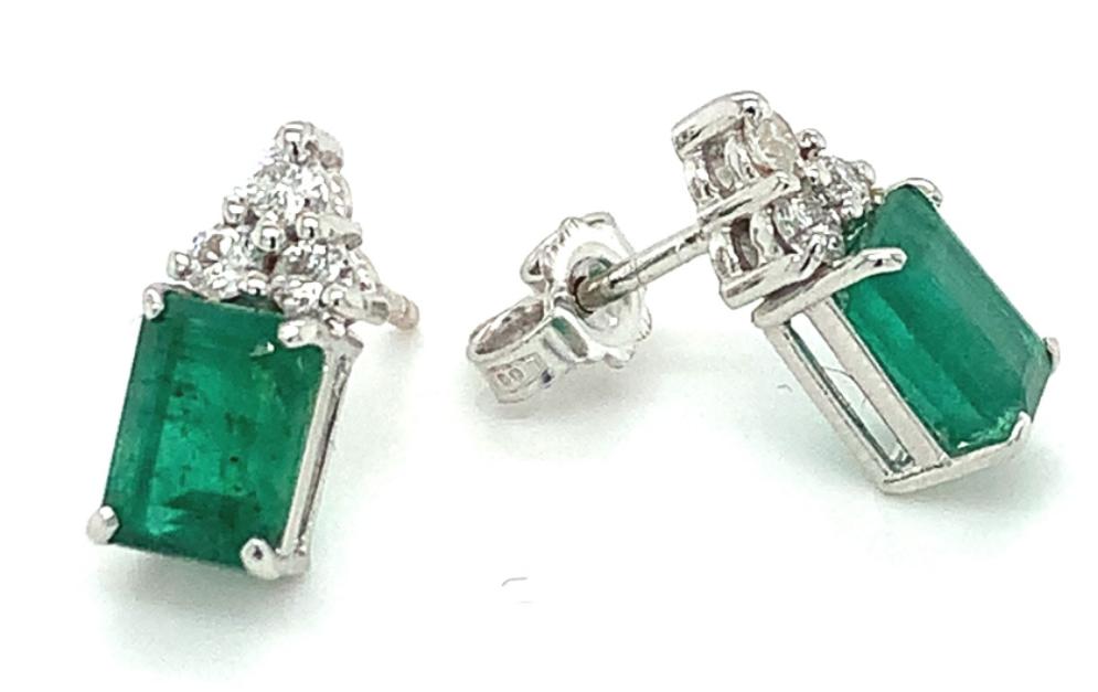 2.67ct emerald & diamond earrings set in 18kt white gold, G/H colour, SI clarity