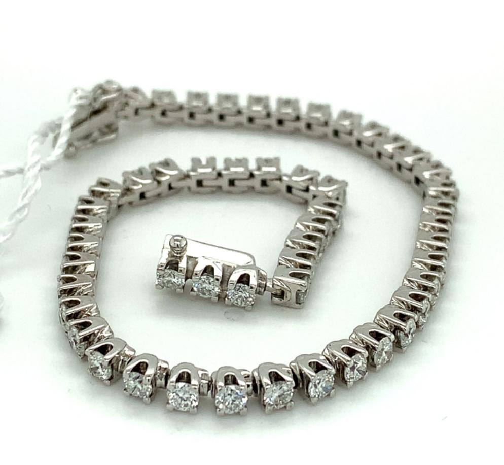 4.00ct round brilliant cut diamond tennis bracelet, 18kt white gold, G/H colour, SI clarity