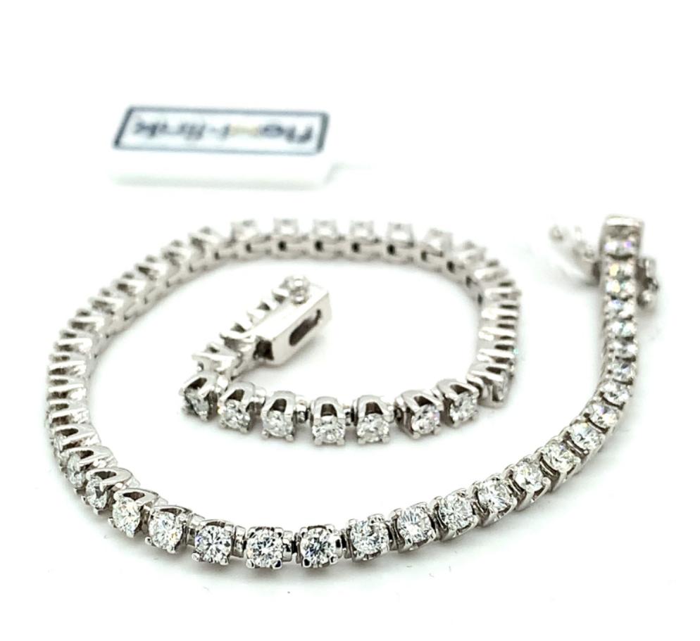 3.03ct round brilliant cut diamond tennis bracelet, 18kt white gold, G/H colour, SI clarity