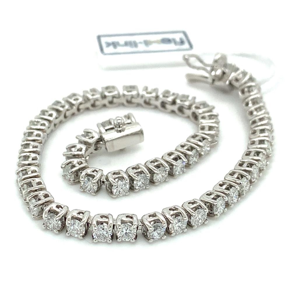 5.10ct round brilliant cut diamond tennis bracelet, 18kt white gold, G/H colour, SI clarity