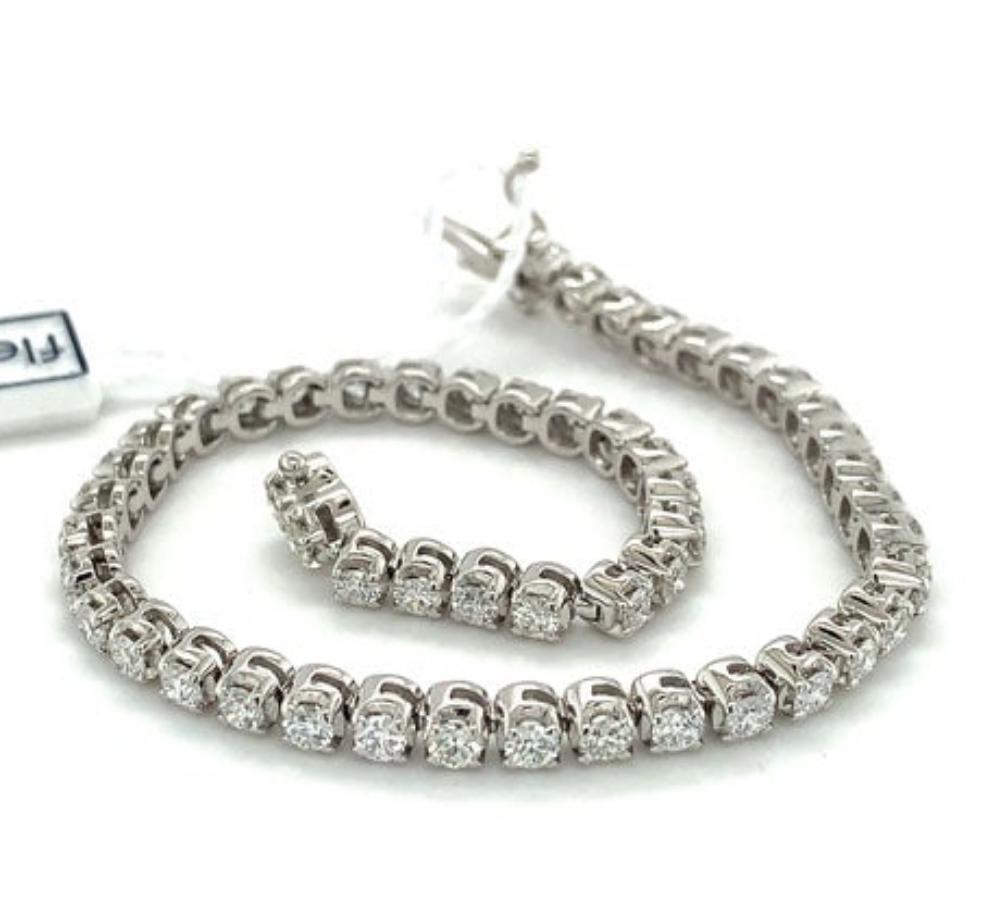 7.02ct round brilliant cut diamond tennis bracelet,18kt white gold, G/H colour, SI clarity