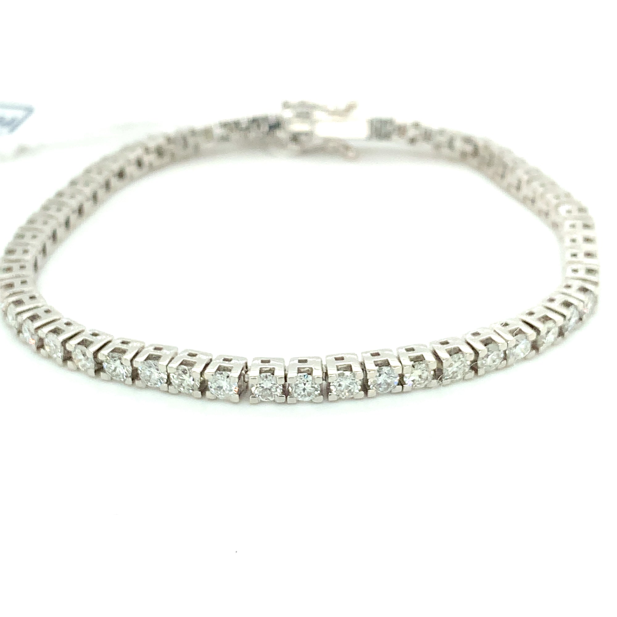 6.02ct round brilliant diamond tennis bracelet, 18kt white gold, G/H colour, SI clarity
